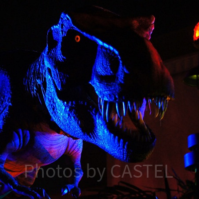 大暴れするティラノサウルス