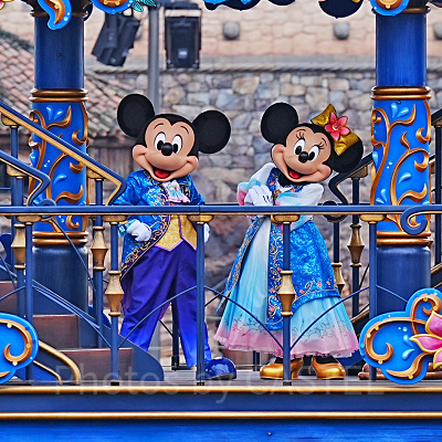 ディズニー ファンタジースプリングス　ミッキー ミニー ピンクネクタイ ミッキー＆ミニー新衣装初お披露目 “水面のきらめき”をイメージ