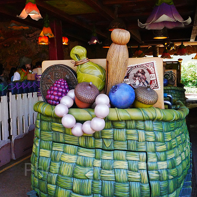 フェアリー・ティンカーベルのビジーバギーのライドの後ろ姿