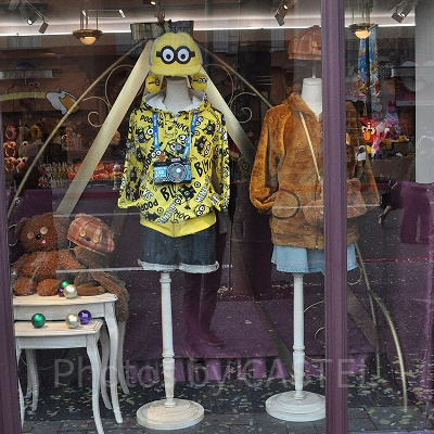 USJのショップ/ショーウインドウにはおすすめコーデが