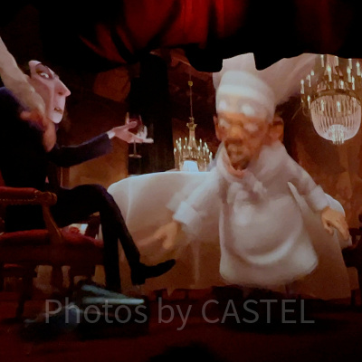 キッチンからダイニングエリアに飛び出すレミー