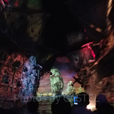 ライド中。なぜか上海はライド中も撮影OK！大迫力の海賊船