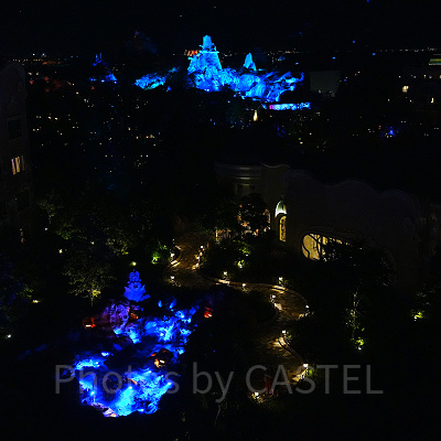 ローズコート(手前)とパークの景色(奥)