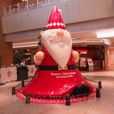 高さ約3.6mのサンタさん