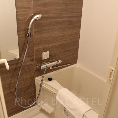 5階客室の独立したバスルーム