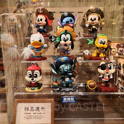 上海ディズニーカリブの海賊グッズ：コレクタブルフィギュアスタンド