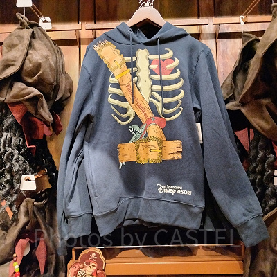 上海ディズニーカリブの海賊グッズ：呪われた骸骨海賊デザインのパーカー