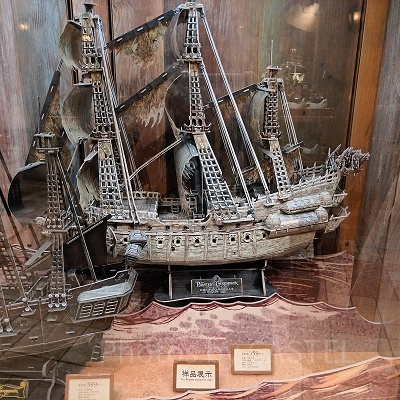 上海ディズニーカリブの海賊グッズ：フライングダッチマン号3Dフィギュア