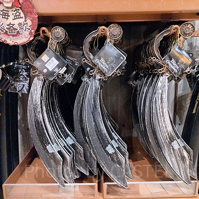 上海ディズニーカリブの海賊グッズ：海賊のサーベル（銀