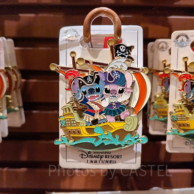 上海ディズニーカリブの海賊グッズ：海賊船＆スティッチ＆エンジェルピンバッジ