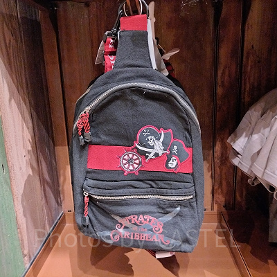上海ディズニーカリブの海賊グッズ：パイレーツオブカリビアンのショルダーポーチ