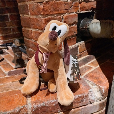 上海ディズニーカリブの海賊グッズ：牢獄の野犬風プルートのぬいぐるみ