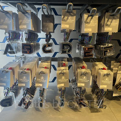 上海ディズニートロングッズ：カラビナ付アルファベットキーチェーン