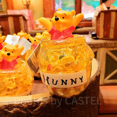 上海ディズニーくまのプーさんグッズ：グミキャンディーとはちみつの入れ物