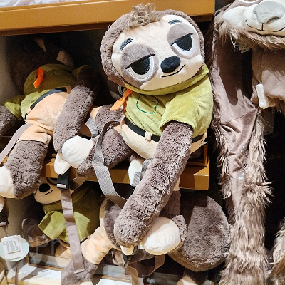 上海ディズニーズートピアグッズ：フラッシュのぬいぐるみリュックサック