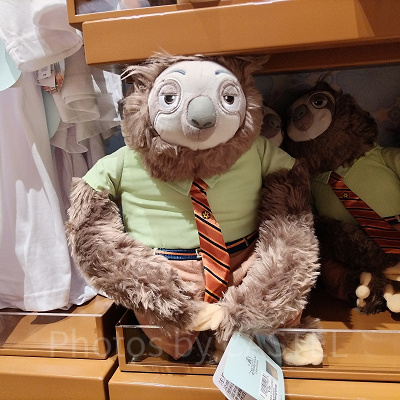 上海ディズニーズートピアグッズ：フラッシュのぬいぐるみ