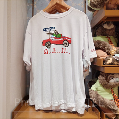 上海ディズニーズートピアグッズ：フラッシュのTシャツ