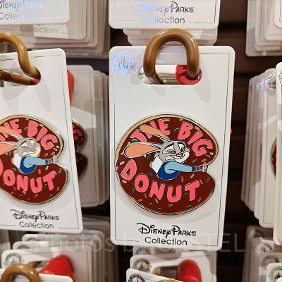 上海ディズニーズートピアグッズ：ジュディ＆ビッグドーナツのピンバッジ