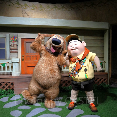 上海ディズニーランド:ラッセルとダグとのグリーティング