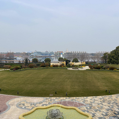 上海ディズニーランドホテル:湖も望めるガーデン