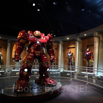 上海ディズニーのマーベルエリア「マーベルユニバース」：歴代アイアンスーツの展示
