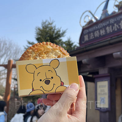 上海ディズニーの超人気食べ歩きグルメ「チポトレビーフボロネーゼパフ」