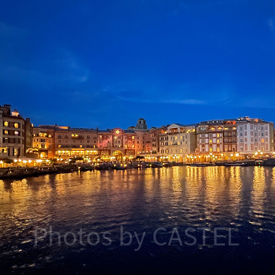 反対岸から見た輝くホテルミラコスタ