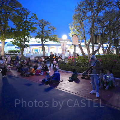 エレクトリカルパレードのプレミアアクセスの鑑賞場所の様子