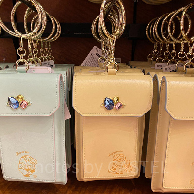 ミニオンのビジュー付きスマートフォンポーチ