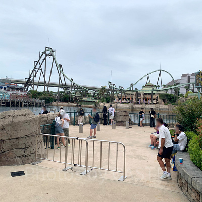 USJの喫煙所：セントラルパークのバラ園から湖沿いに抜ける道