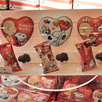 スヌーピー「A Love of Your Own」ハート缶アソートチョコレート