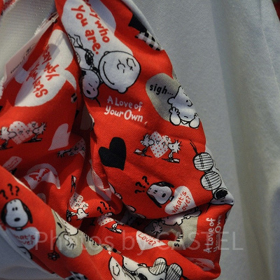 スヌーピー「A Love of Your Own」パーカーのフードの内側は総柄プリント