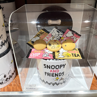 スヌーピーの缶入りクッキー