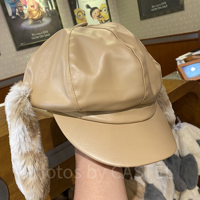 スヌーピーの耳付き合皮キャップ（ベージュ）