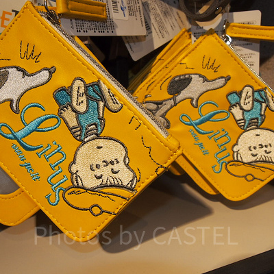 スヌーピー＆ライナス黄色パスケース