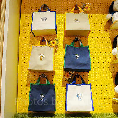 スヌーピーミュージアムグッズ：キュービックバッグ