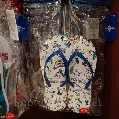 スヌーピーの総柄ビーチサンダル