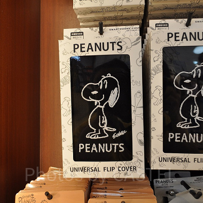 スヌーピー「VINTAGE PEANUTS」モノトーンシリーズのスマートフォンケース