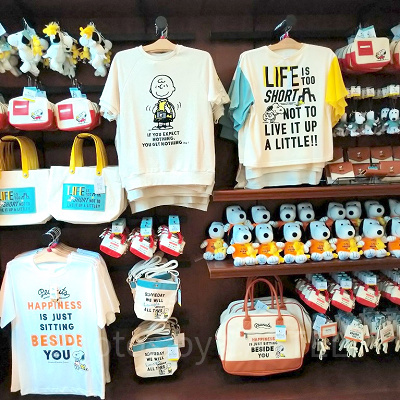 スヌーピーの2020夏グッズディスプレイ