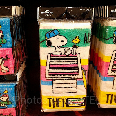 スヌーピーの夏グッズ「JOE SKATEBOARD」カラフルフェイスタオル