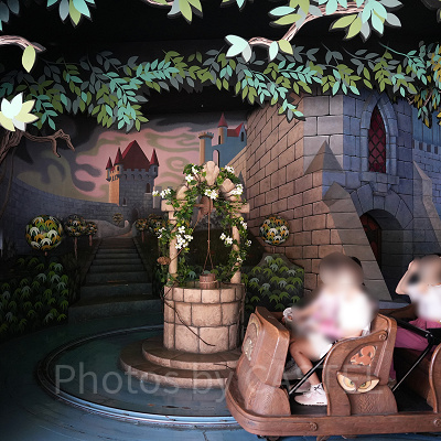 隠れホラーアトラクションで有名な「白雪姫と七人のこびと」