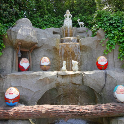 白雪姫の願いの井戸のオブジェ