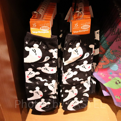 ソックスはワンポイントが暗いところで光ります