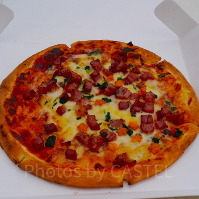 ソフトサラミソーセージのピザ