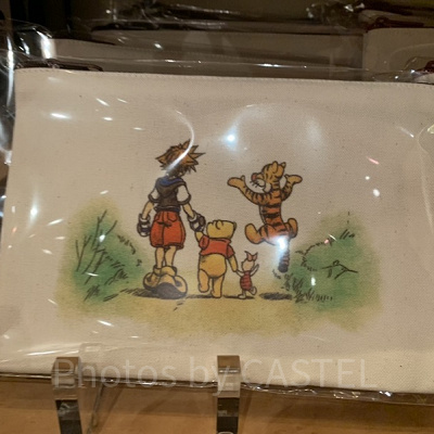 ソラ、プーさん、ピグレット、ティガーのポーチ