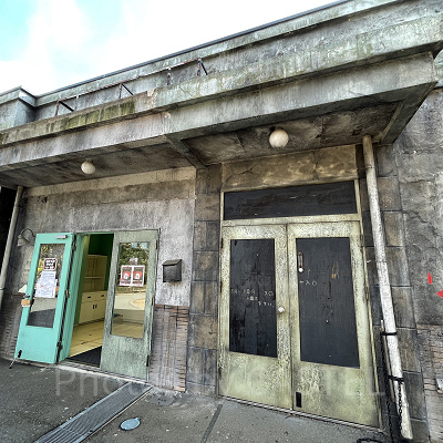 「絶凶・戦慄迷宮」のすぐ近くにあるお土産屋さん「慈急堂薬局」