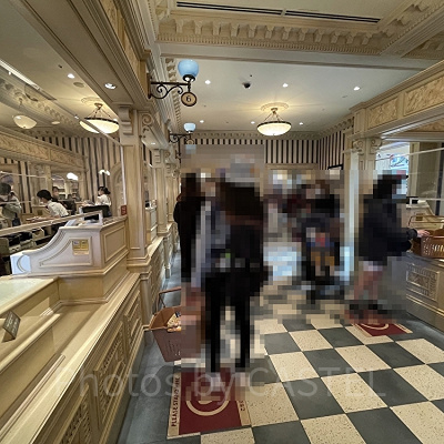 お土産屋さんレジ待ちの様子／15:00頃