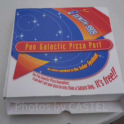 宇宙っぽいピザのパッケージ