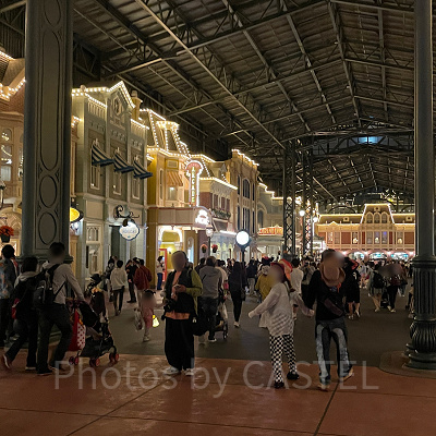 ワールドバザールの様子（20時10分ごろ）