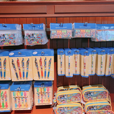 ディズニーランドの通販で購入できる文房具（イメージ）